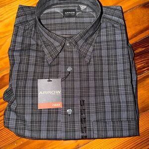 Arrow Men's Gray Plaid Button Down Shirt